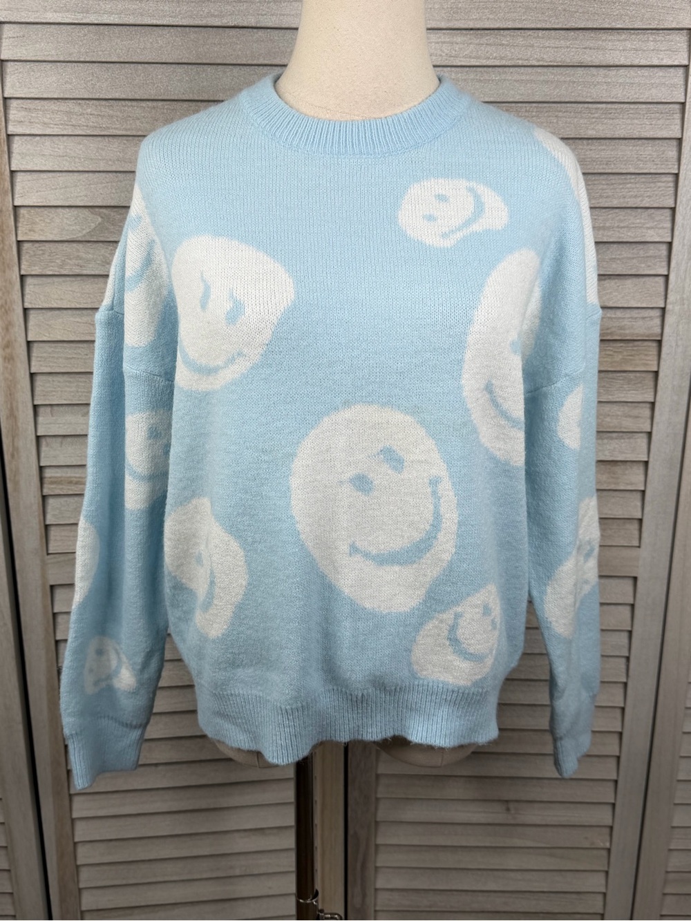 FOREVER 21 Smiley Face Crewneck Sweater Blue & White-Medium